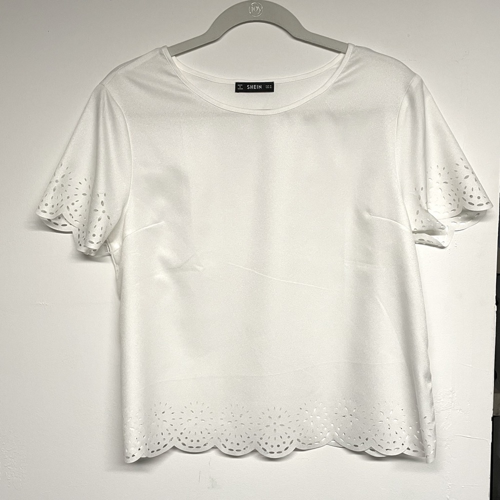 SOLD**Sleek Cut Out Short Sleeve Top